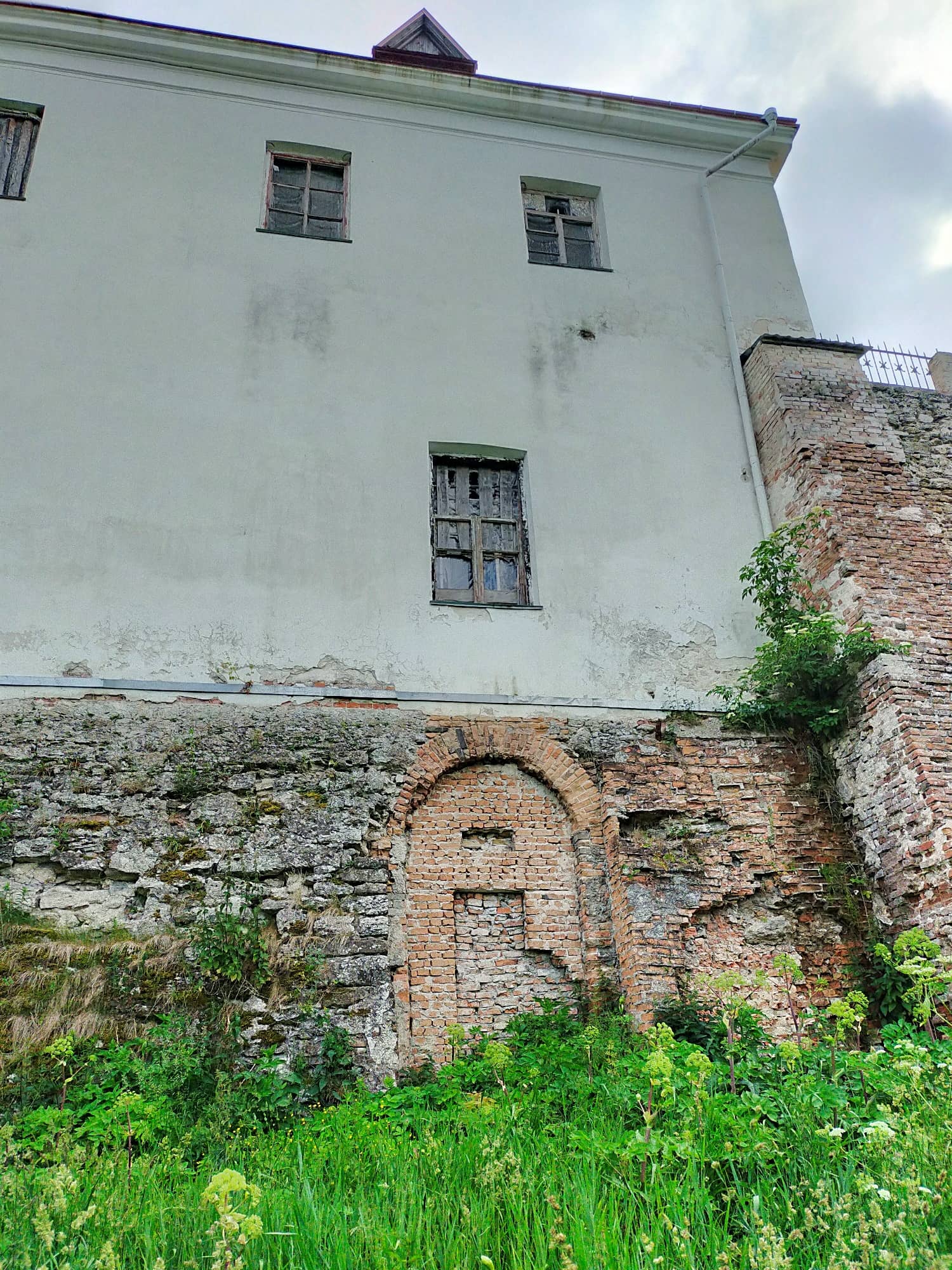 The back of the palace kn. Lubomyrsky - 2021